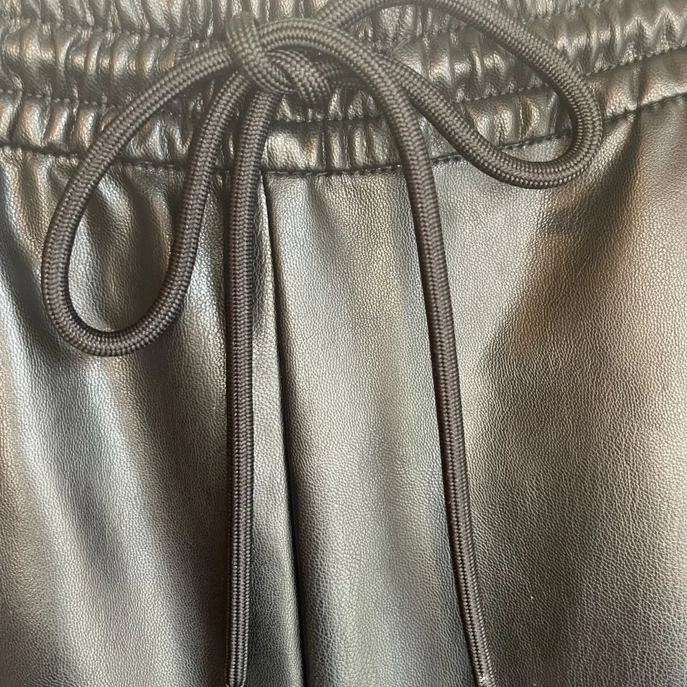 H&M‎ Black Faux Leather Women’s Jogger Baggy style Pants size 10